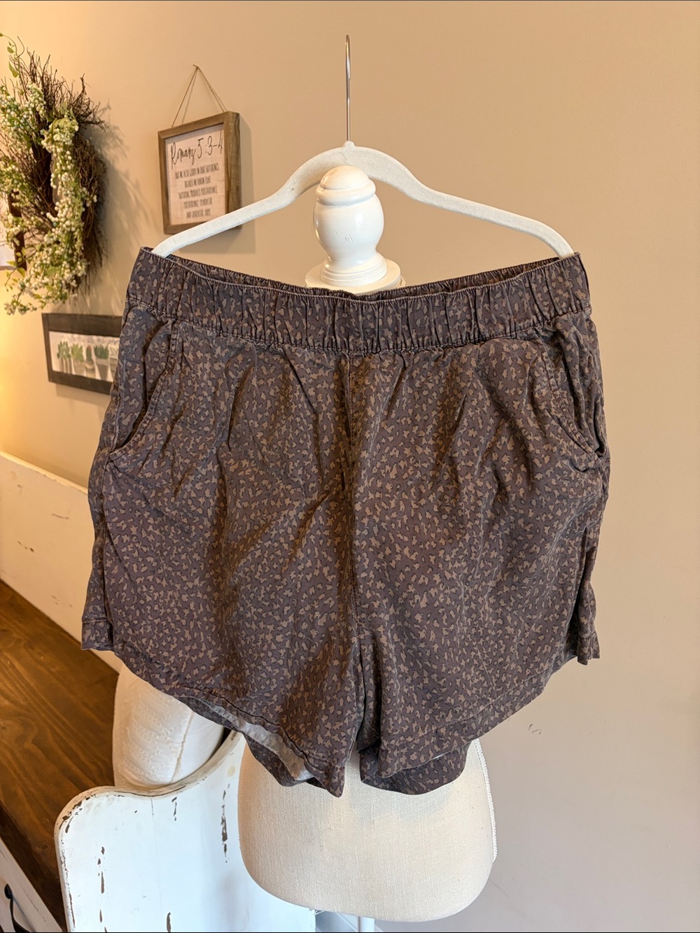Fun Sanctuary Weathered look casual animal print shorts
